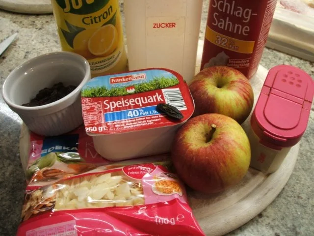 Rezept: Dessert: Sahnequark "Apfelstrudel" Bild Nr. 2 Dessert: Sahnequark "Apfelstrudel" - Rezept - Bild Nr. 2
