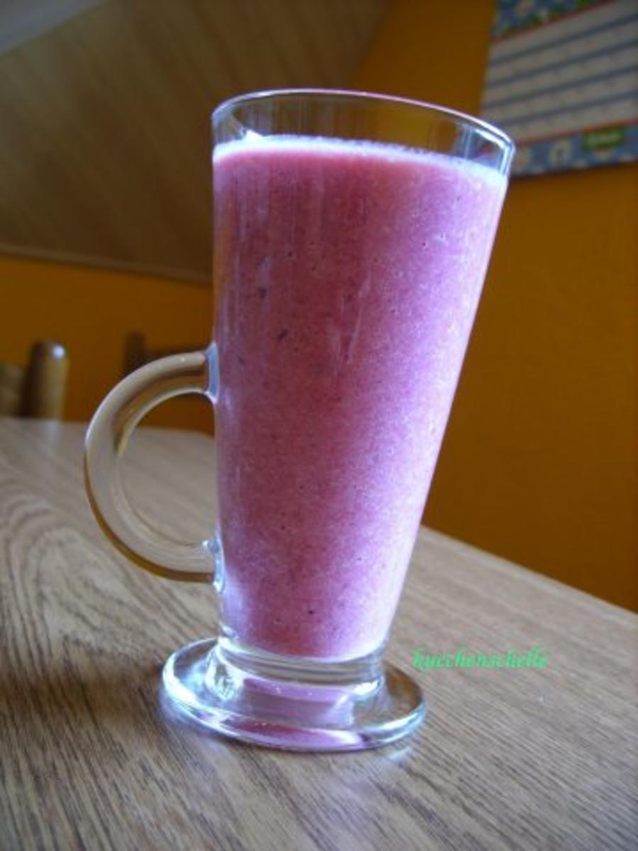 Bilder für Smoothie: Ananas-Heidelbeere mit Joghurt - Rezept