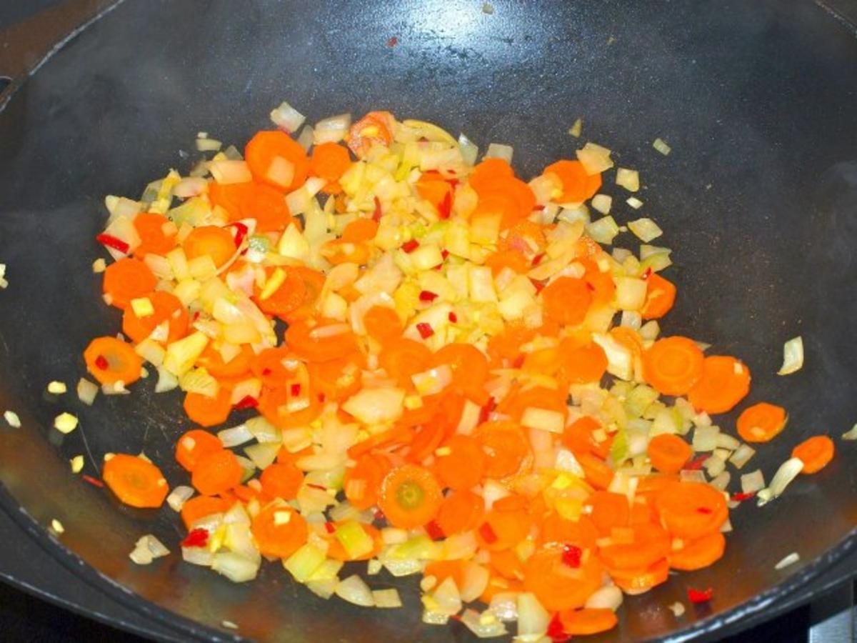 Lauch-Karotten-Zwiebel Pfanne mit Kokosmilch – würzig - Rezept - Bild Nr. 2