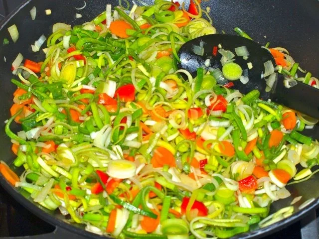 Lauch-Karotten-Zwiebel Pfanne mit Kokosmilch – würzig - Rezept - Bild Nr. 4