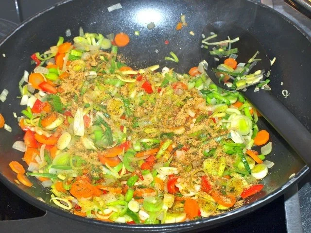 Lauch-Karotten-Zwiebel Pfanne mit Kokosmilch – würzig - Rezept - Bild Nr. 5