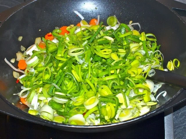 Lauch-Karotten-Zwiebel Pfanne mit Kokosmilch – würzig - Rezept - Bild Nr. 3