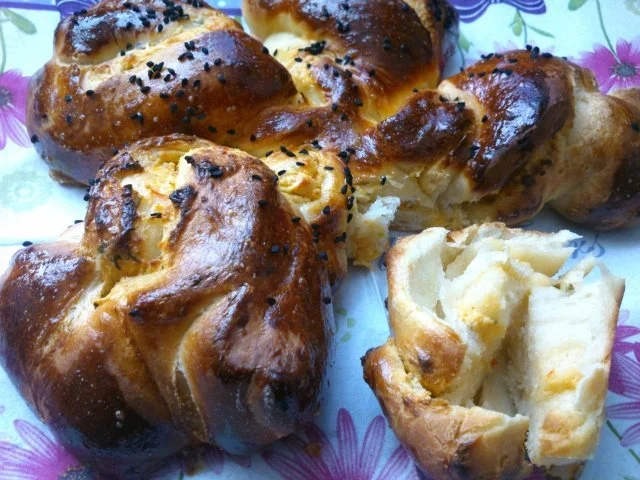 kleine Feta-Frischkäsecreme Hefezöpfe - Rezept