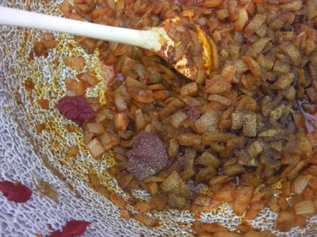 Kessel: feuriges ungarisches Kesselgulasch (Bogrács gulyás) - Rezept - Bild Nr. 5