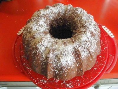 Rezept: Gugelhupf mit Ananas - Marzipan und Kokosflocken Gugelhupf mit Ananas - Marzipan und Kokosflocken - Rezept