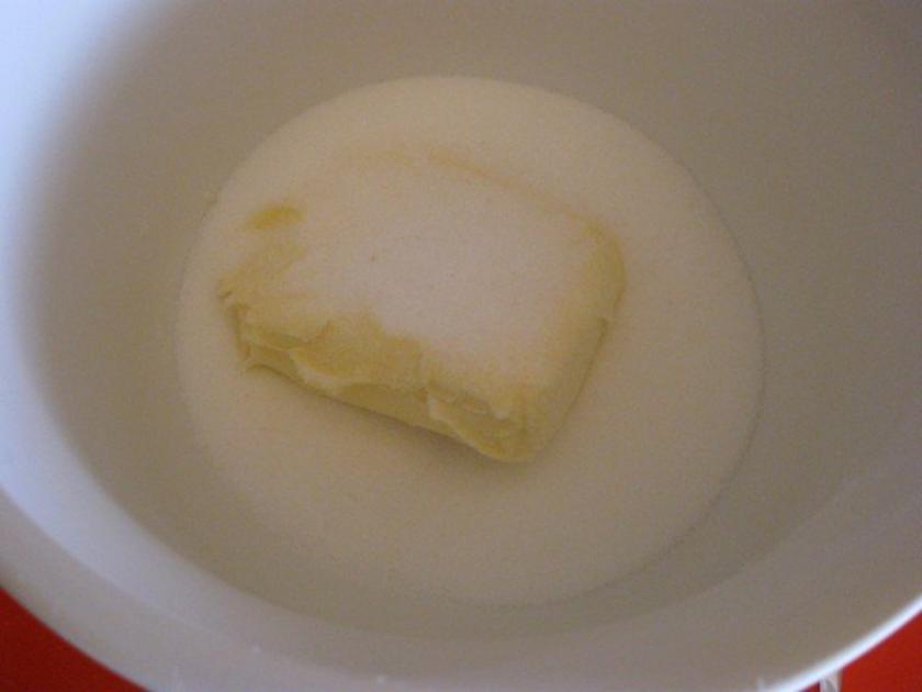 Gugelhupf mit Ananas Marzipan und Kokosflocken - einfach - von manschie Gugelhupf mit Ananas Marzipan und Kokosflocken - einfach - von manschie