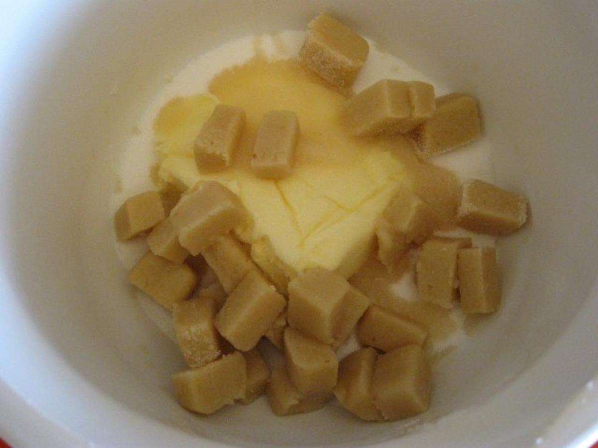 Gugelhupf mit Ananas Marzipan und Kokosflocken - einfach - von manschie Gugelhupf mit Ananas Marzipan und Kokosflocken - einfach - von manschie