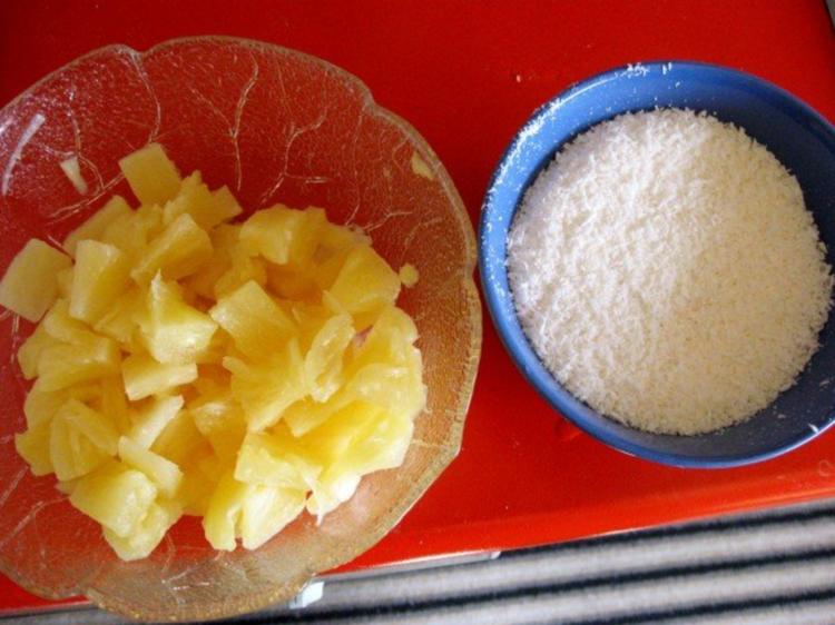 Gugelhupf mit Ananas - Marzipan und Kokosflocken - Rezept - kochbar.de