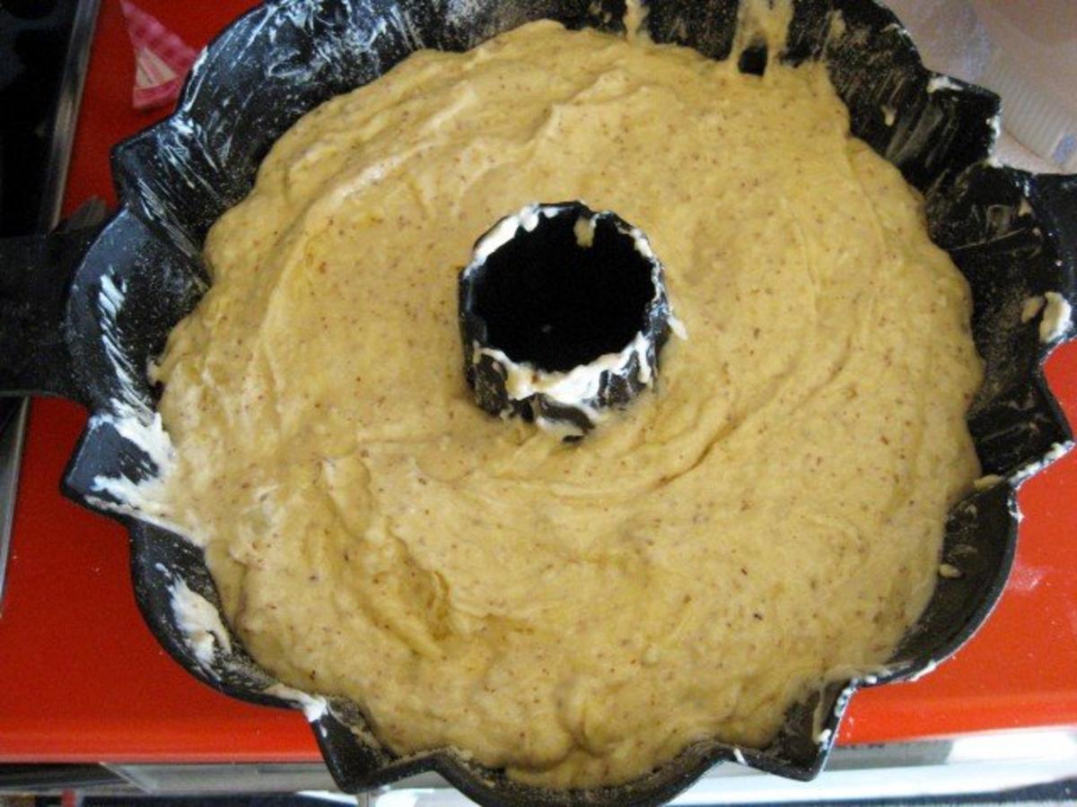 Gugelhupf mit Ananas Marzipan und Kokosflocken - einfach - von manschie