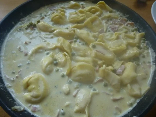 Rezept: Tortellinipfanne Tortellinipfanne - Rezept