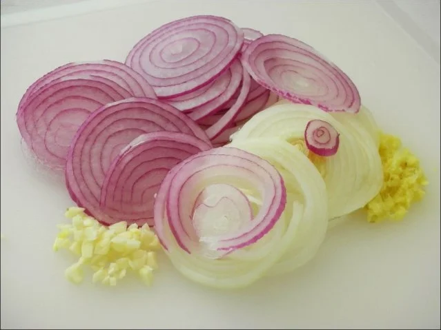 Gebackene Hühnerkeulen mit Gemüse, Portwein und Feigen - Rezept - Bild Nr. 4