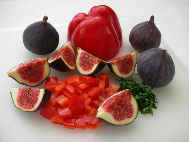 Gebackene Hühnerkeulen mit Gemüse, Portwein und Feigen - Rezept - Bild Nr. 6