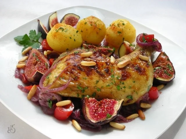 Gebackene Hühnerkeulen mit Gemüse, Portwein und Feigen - Rezept - Bild Nr. 9