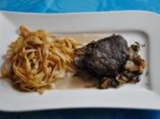 Kochen: Steinpilztagliatelle mit Trüffelöl Austernpilzen und Hirschsteak - Rezept