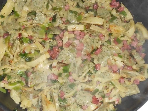 Rezept: Maultaschen-Pfanderl mit Schinken und Ei Bild Nr. 7 Maultaschen-Pfanderl mit Schinken und Ei - Rezept - Bild Nr. 7