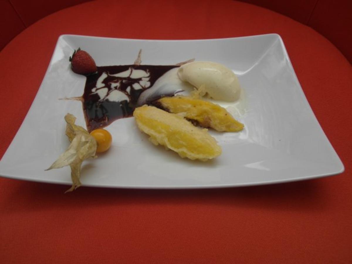 Bilder für Paniert gebackene Mango an Dessertspiegel mit Vanilleeis - Rezept