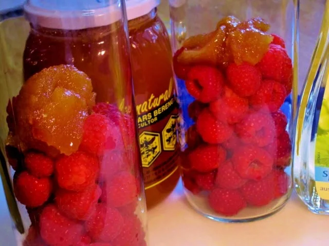 Rezept: Himbeer-Essig - selbstgemacht Bild Nr. 3 Himbeer-Essig - selbstgemacht - Rezept - Bild Nr. 3