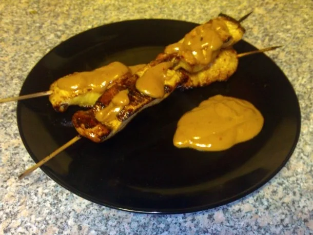 Teriyaki-Spieße mit Erdnußsauce - Rezept