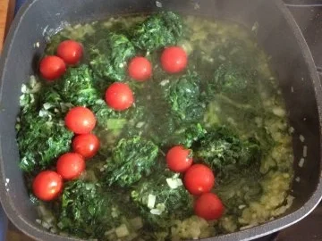 lachspfanne mit Spinat und dazu Nudeln - Rezept