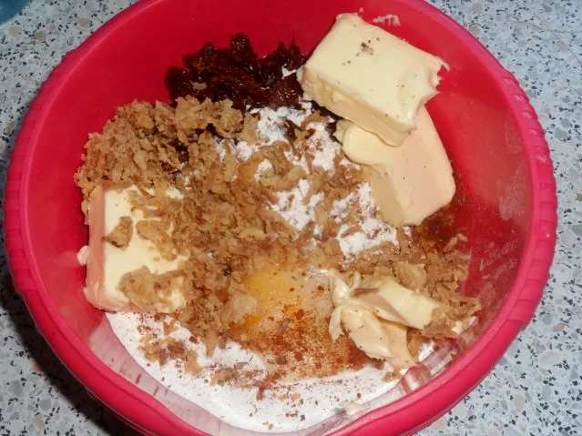 Herzhafte Salami-Schinken-Quiche mit Peperoni und dreierlei Käse - Rezept - Bild Nr. 2