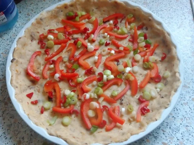 Herzhafte Salami-Schinken-Quiche mit Peperoni und dreierlei Käse - Rezept - Bild Nr. 9