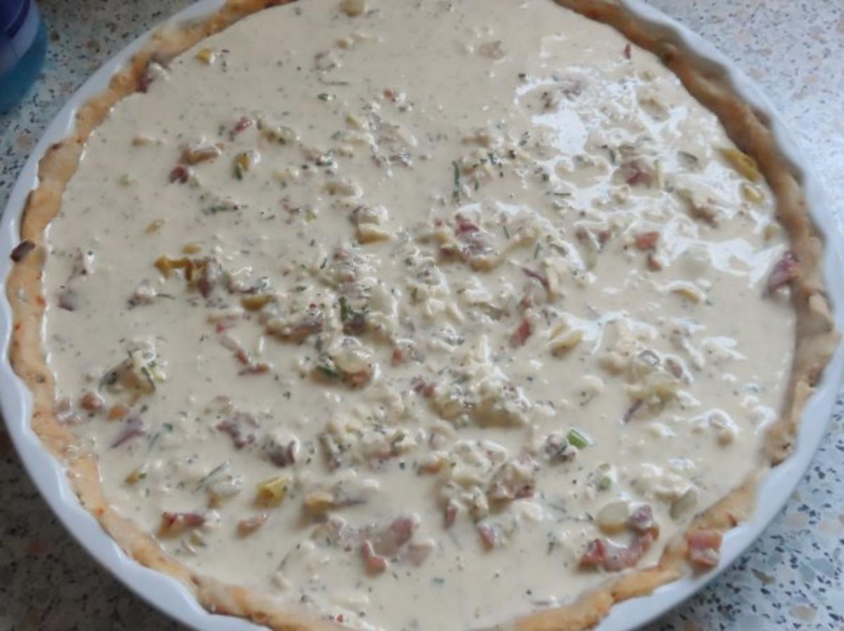 Herzhafte Salami-Schinken-Quiche mit Peperoni und dreierlei Käse - Rezept - Bild Nr. 12