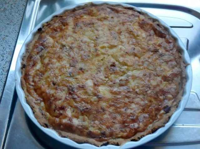 Herzhafte Salami-Schinken-Quiche mit Peperoni und dreierlei Käse - Rezept - Bild Nr. 14