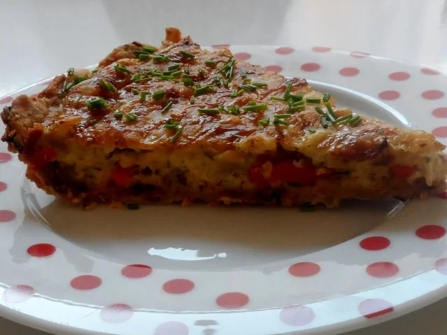 Herzhafte Salami-Schinken-Quiche mit Peperoni und dreierlei Käse - Rezept - Bild Nr. 15