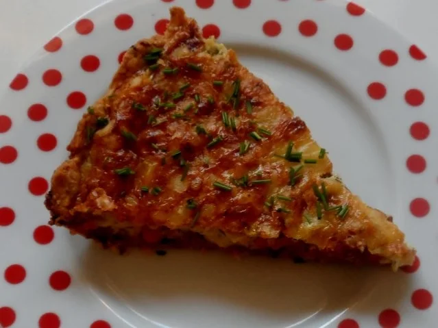 Herzhafte Salami-Schinken-Quiche mit Peperoni und dreierlei Käse - Rezept - Bild Nr. 16