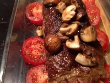 Gefüllter Rinderhackbraten au Tomatenbett - Rezept