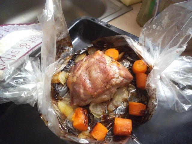 Rezept: Schweinebraten aus dem Bratschlauch mit Spätzle Bild Nr. 2 Schweinebraten aus dem Bratschlauch mit Spätzle - Rezept - Bild Nr. 2