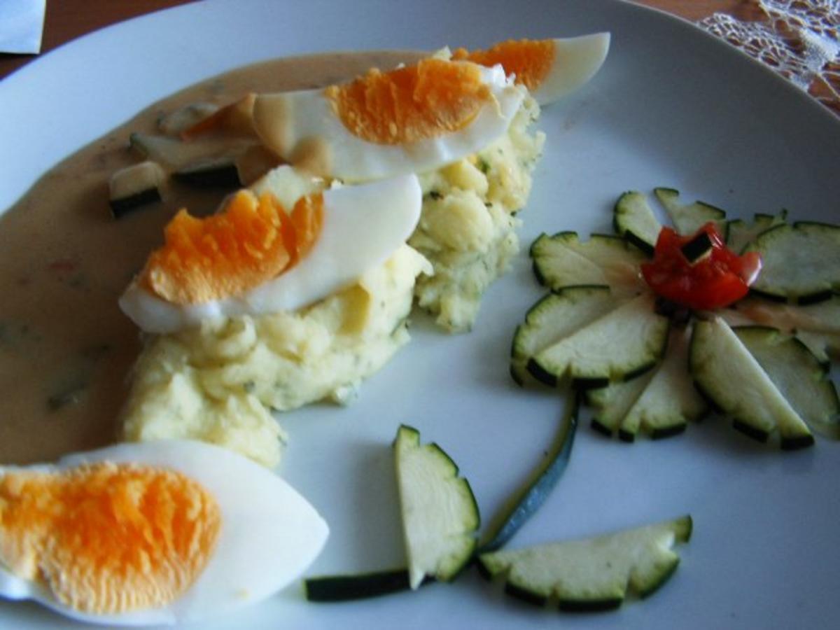 Eier mit Zucchini-Senf-Soße - Rezept - Bild Nr. 2