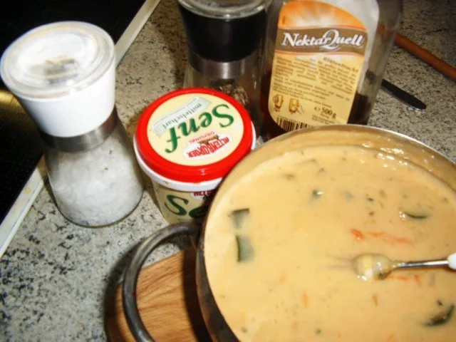 Rezept: Eier mit Zucchini-Senf-Soße Bild Nr. 7 Eier mit Zucchini-Senf-Soße - Rezept - Bild Nr. 7