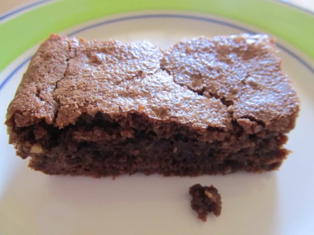 Bilder für Haselnussbrownies mit dunkle Schokolade, Kakaoanteil min. 70%, z.B. von Ritter Sport und Butter - Rezept