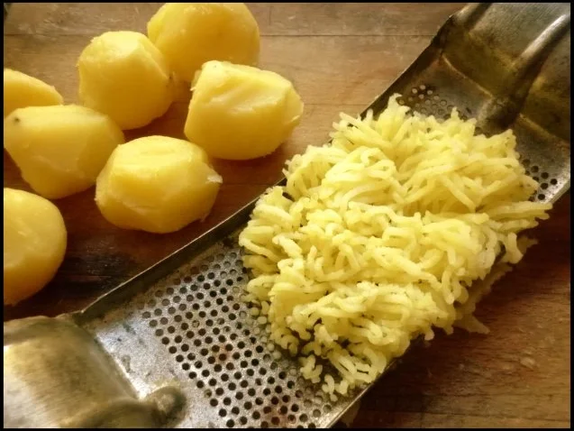 Kartoffel-Rote-Bete-Röllchen mit Steinpilzen - Rezept - Bild Nr. 3