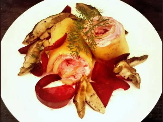 Kartoffel-Rote-Bete-Röllchen mit Steinpilzen - Rezept