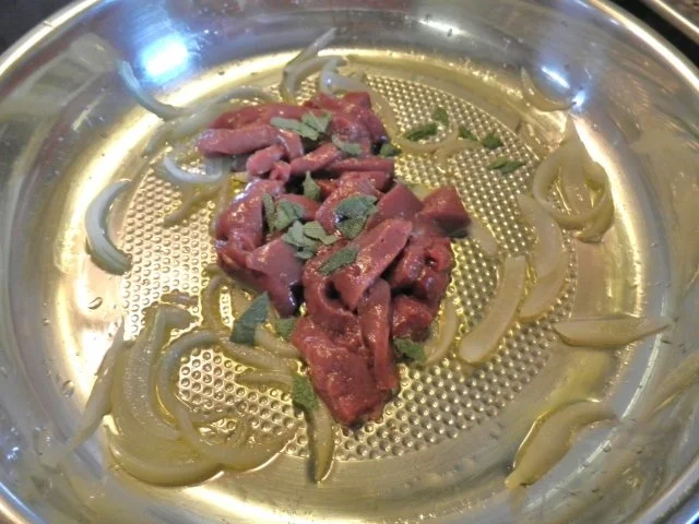 Rezept: Geschnetzeltes von der Kalbsleber ... Bild Nr. 4 Geschnetzeltes von der Kalbsleber ... - Rezept - Bild Nr. 4