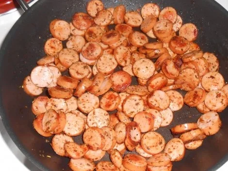 Würstchen-Tomaten-Gulasch mit Schleifchennudeln - Rezept - Bild Nr. 4