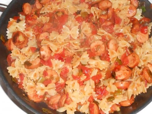 Würstchen-Tomaten-Gulasch mit Schleifchennudeln - Rezept - Bild Nr. 11