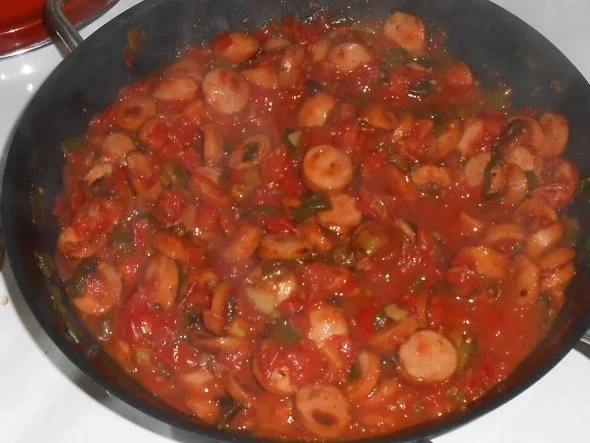 Würstchen-Tomaten-Gulasch mit Schleifchennudeln - Rezept - Bild Nr. 8