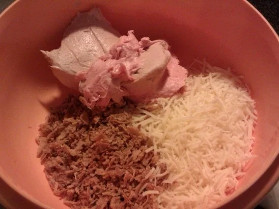 Fleischkäsemuffins mit Paprikakartoffeln und Ajvardipp - Rezept - Bild Nr. 2