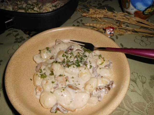Rezept: Gnocchi in Waldpilz-Sahnesoße>> Gnocchi in Waldpilz-Sahnesoße>> - Rezept