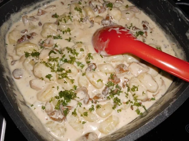 Rezept: Gnocchi in Waldpilz-Sahnesoße>> Bild Nr. 8 Gnocchi in Waldpilz-Sahnesoße>> - Rezept - Bild Nr. 8