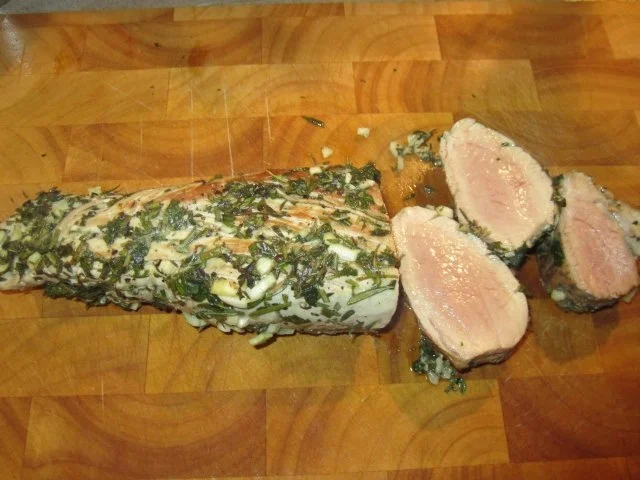 Rezept: Rosa gebratenes Schweinefilet im Kräuter-Knoblauch-Mantel Bild Nr. 8 Rosa gebratenes Schweinefilet im Kräuter-Knoblauch-Mantel - Rezept - Bild Nr. 8