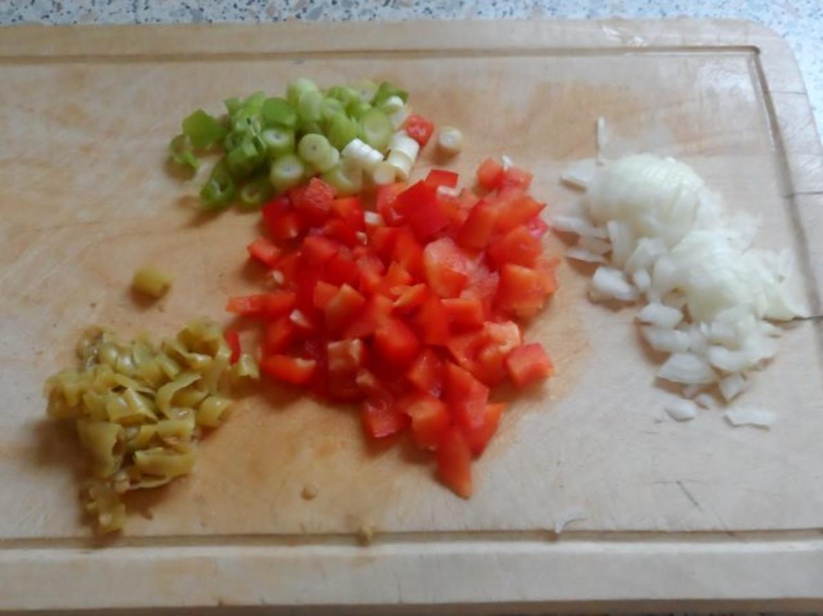Vorspeise/Abendessen: Pikante Blätterteig-Törtchen mit Chili-Wurst und Schafskäse - Rezept - Bild Nr. 3
