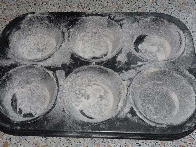 Rezept: Vorspeise/Abendessen: Pikante Blätterteig-Törtchen mit Chili-Wurst und Schafskäse Bild Nr. 4 Vorspeise/Abendessen: Pikante Blätterteig-Törtchen mit Chili-Wurst und Schafskäse - Rezept - Bild Nr. 4