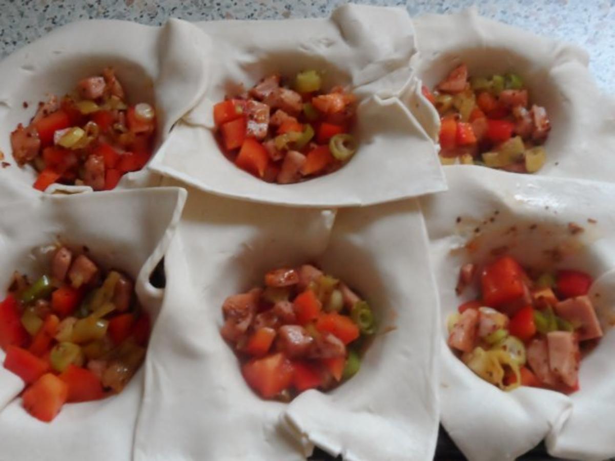 Vorspeise/Abendessen: Pikante Blätterteig-Törtchen mit Chili-Wurst und Schafskäse - Rezept - Bild Nr. 6