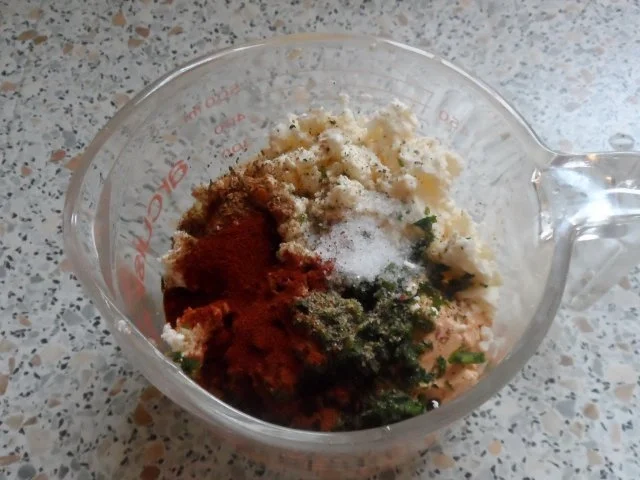 Rezept: Vorspeise/Abendessen: Pikante Blätterteig-Törtchen mit Chili-Wurst und Schafskäse Bild Nr. 7 Vorspeise/Abendessen: Pikante Blätterteig-Törtchen mit Chili-Wurst und Schafskäse - Rezept - Bild Nr. 7