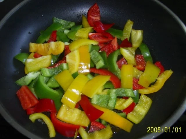 Rezept: Ohne Fleisch: Gemüse-Reis-Pfanne mit Mozzarella-Käse Bild Nr. 4 Ohne Fleisch: Gemüse-Reis-Pfanne mit Mozzarella-Käse - Rezept - Bild Nr. 4