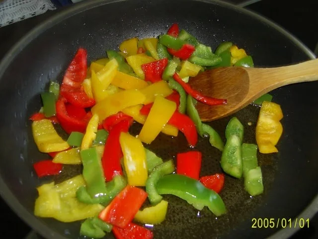 Rezept: Ohne Fleisch: Gemüse-Reis-Pfanne mit Mozzarella-Käse Bild Nr. 5 Ohne Fleisch: Gemüse-Reis-Pfanne mit Mozzarella-Käse - Rezept - Bild Nr. 5